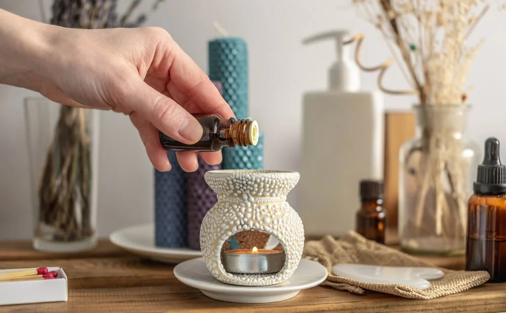 เคลียร์ชัด ! Fragrance Oil กับ Essential Oil ต่างกันยังไง ?